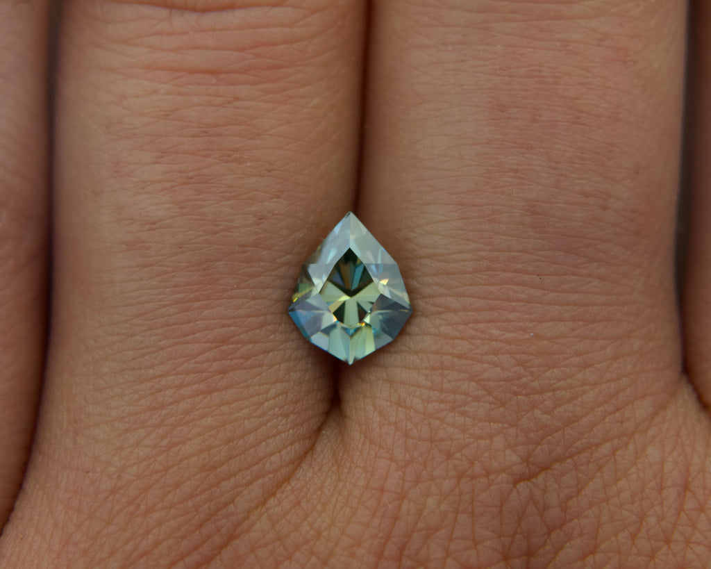 1.08 ct Blue-Yellow Dichroic Moissanite