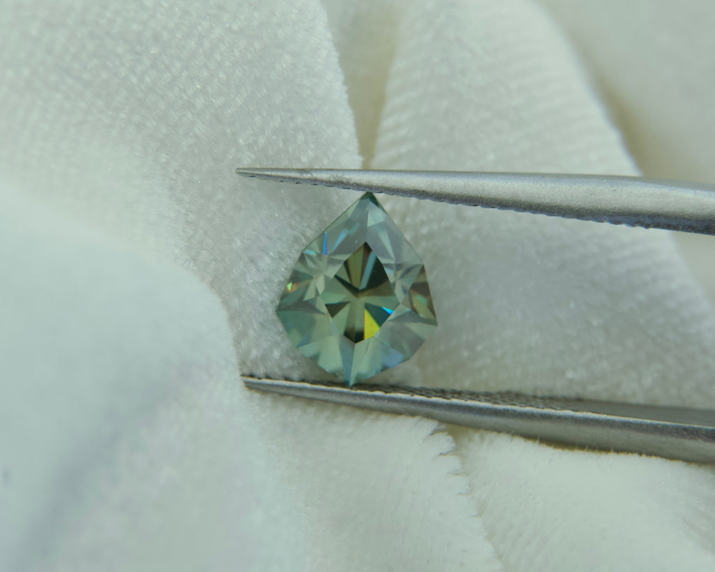 1.08 ct Blue-Yellow Dichroic Moissanite