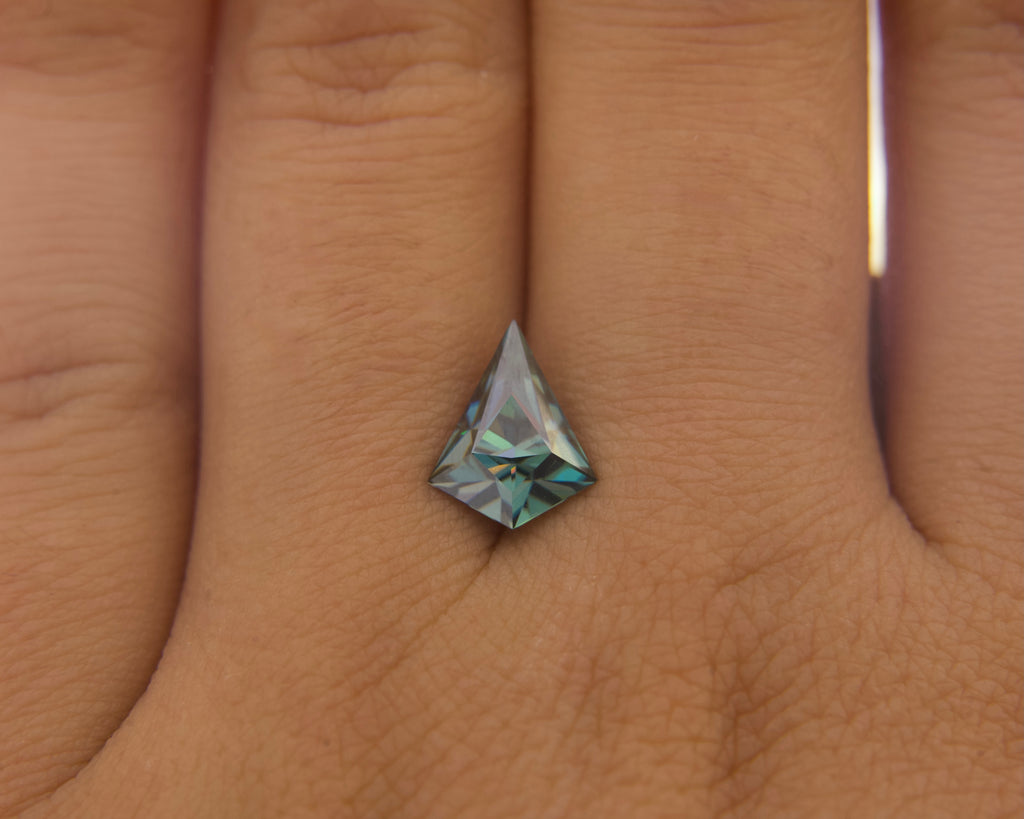 1.64 ct Blue-Yellow Dichroic Moissanite