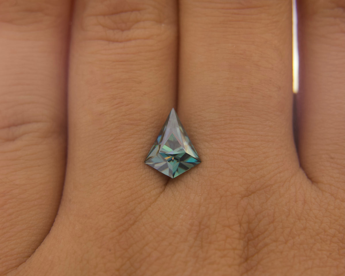 1.64 ct Blue-Yellow Dichroic Moissanite