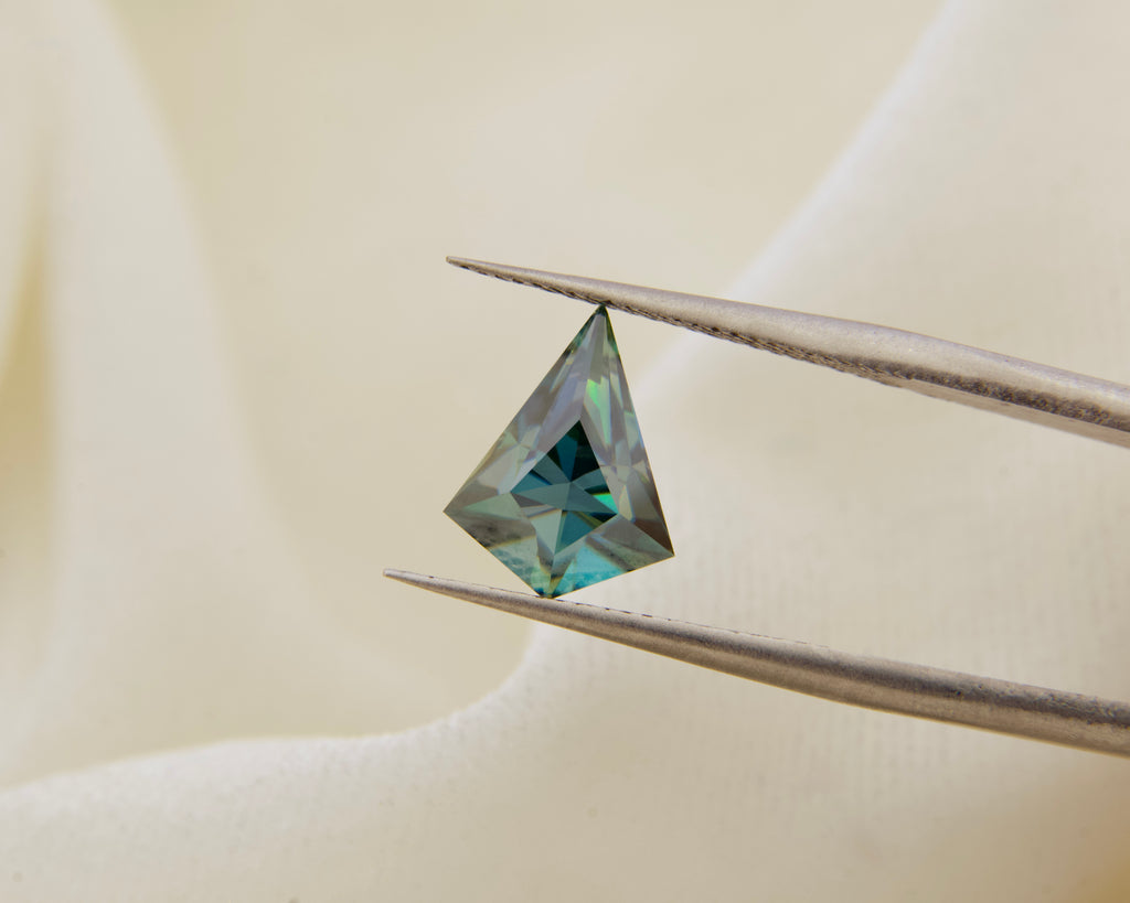 1.64 ct Blue-Yellow Dichroic Moissanite