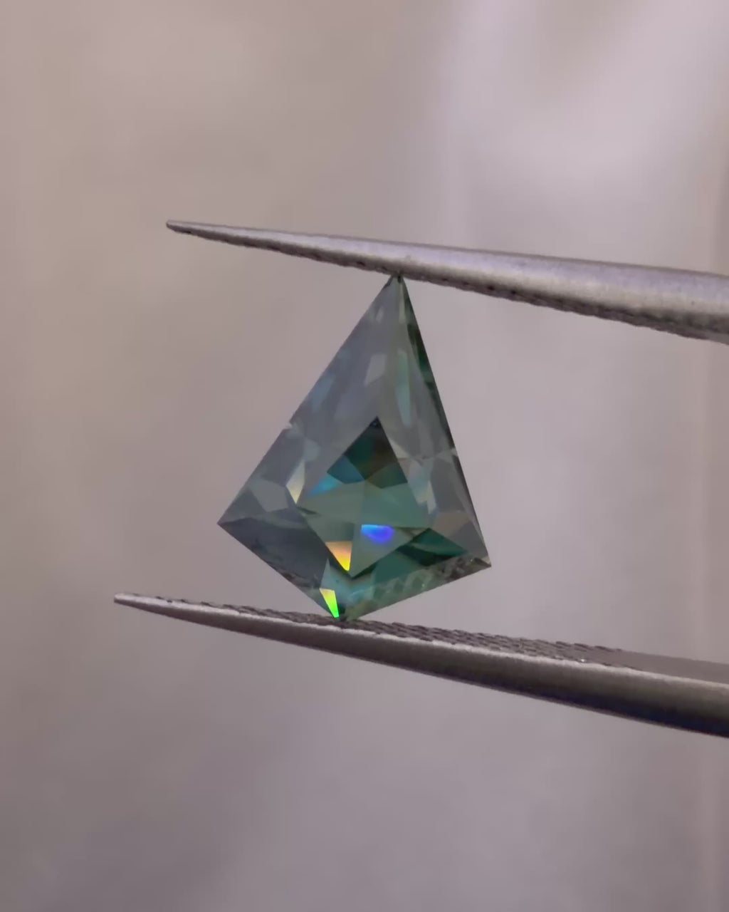 1.64 ct Blue-Yellow Dichroic Moissanite