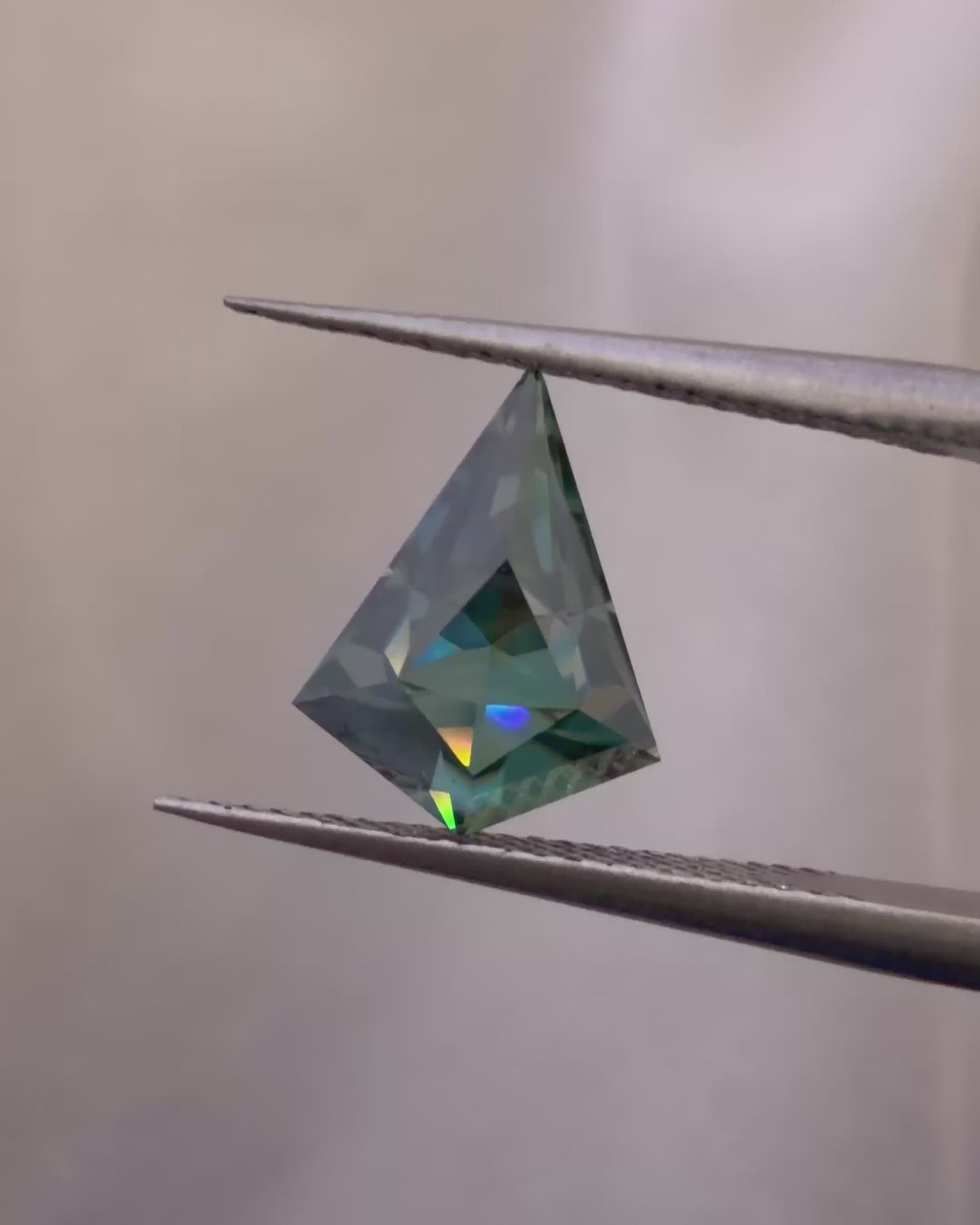 1.64 ct Blue-Yellow Dichroic Moissanite