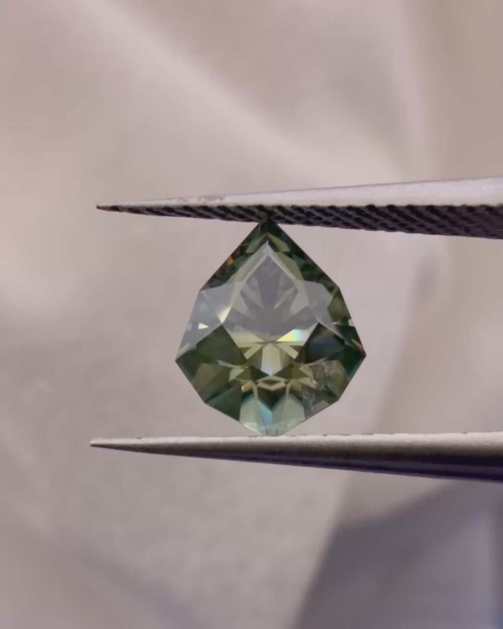 1.08 ct Blue-Yellow Dichroic Moissanite